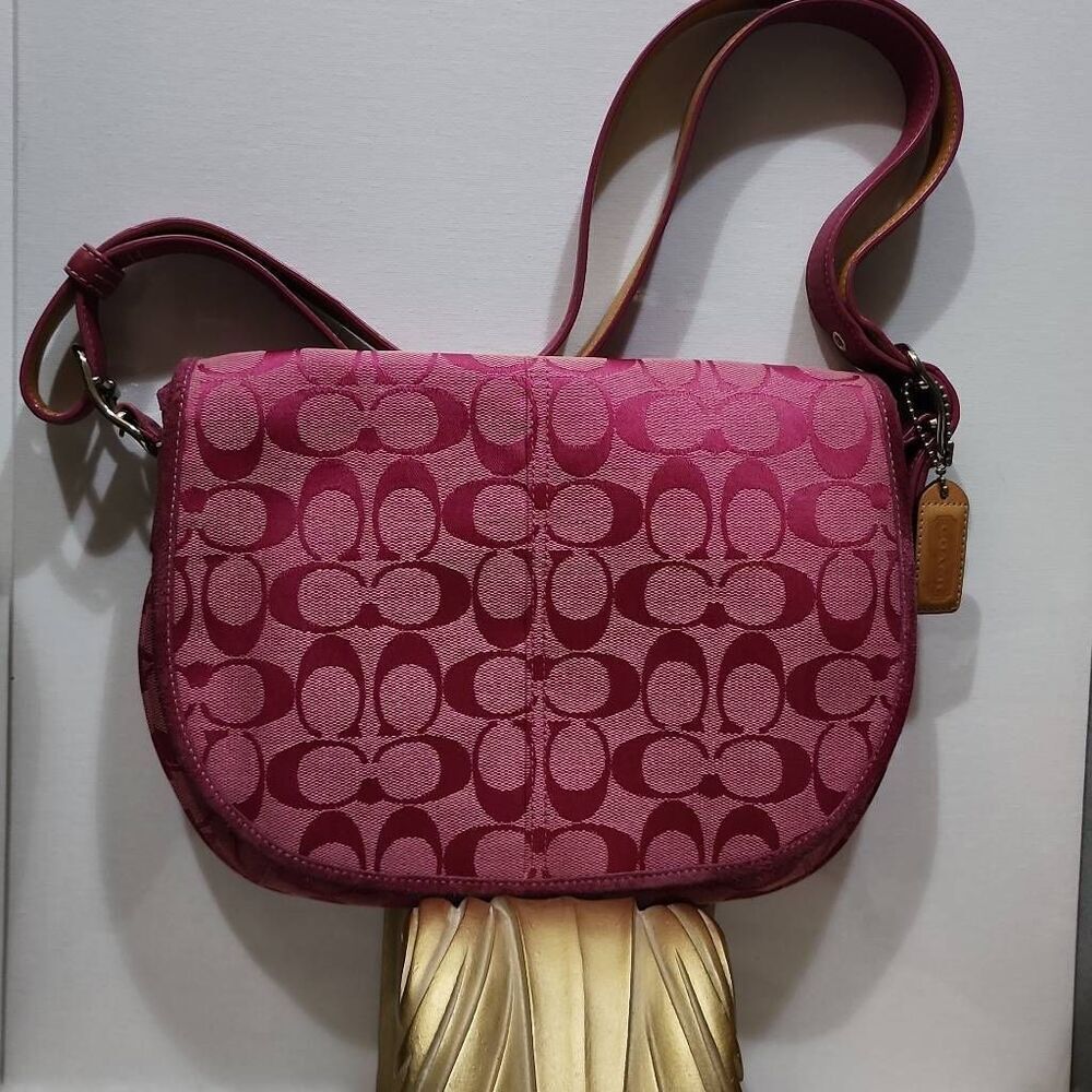 Coach Signature Messenger Crossbody - Shoulder Bag in a vibrant pink Y2K Era
